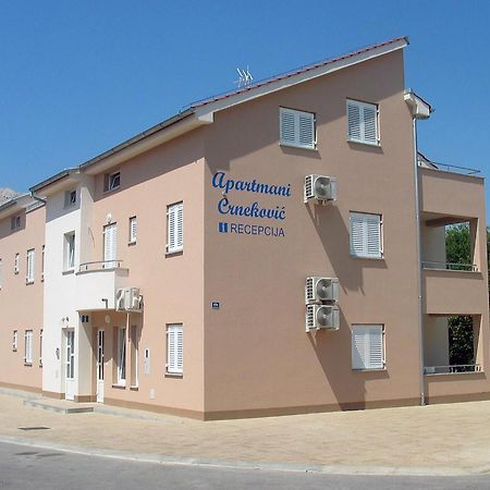 Apartments Crnekovic V Baska  Ngoại thất bức ảnh
