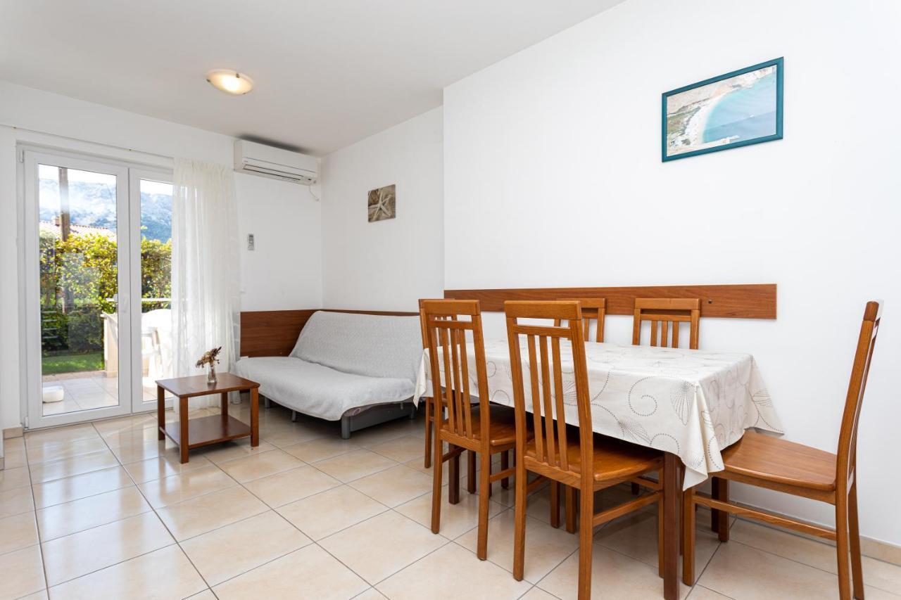Apartments Crnekovic V Baska  Ngoại thất bức ảnh