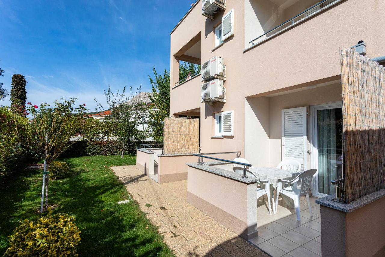 Apartments Crnekovic V Baska  Ngoại thất bức ảnh
