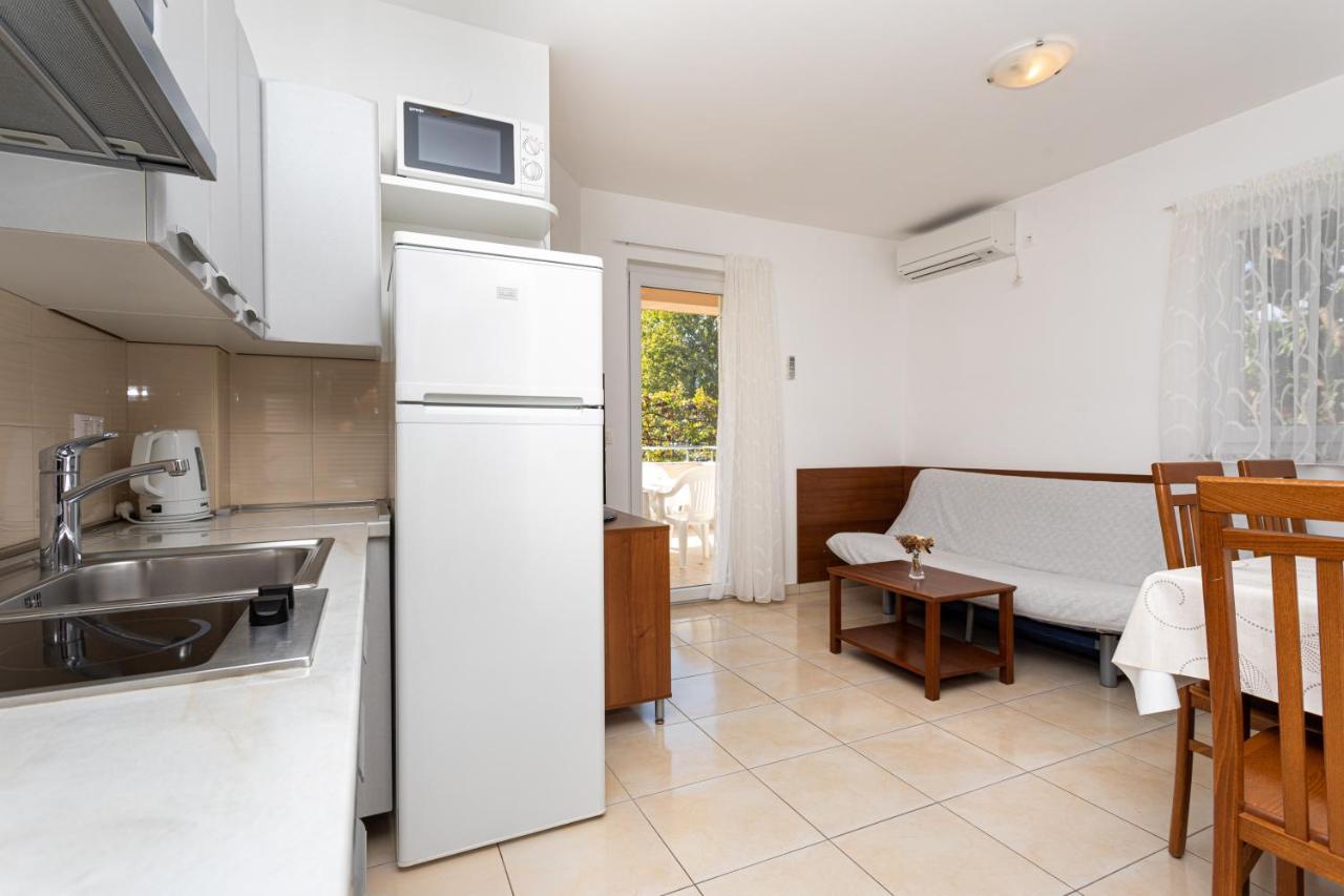 Apartments Crnekovic V Baska  Ngoại thất bức ảnh