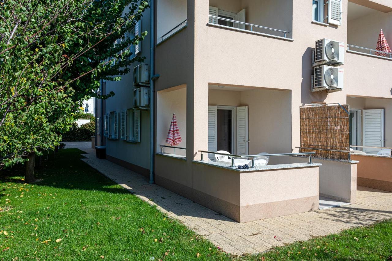 Apartments Crnekovic V Baska  Ngoại thất bức ảnh