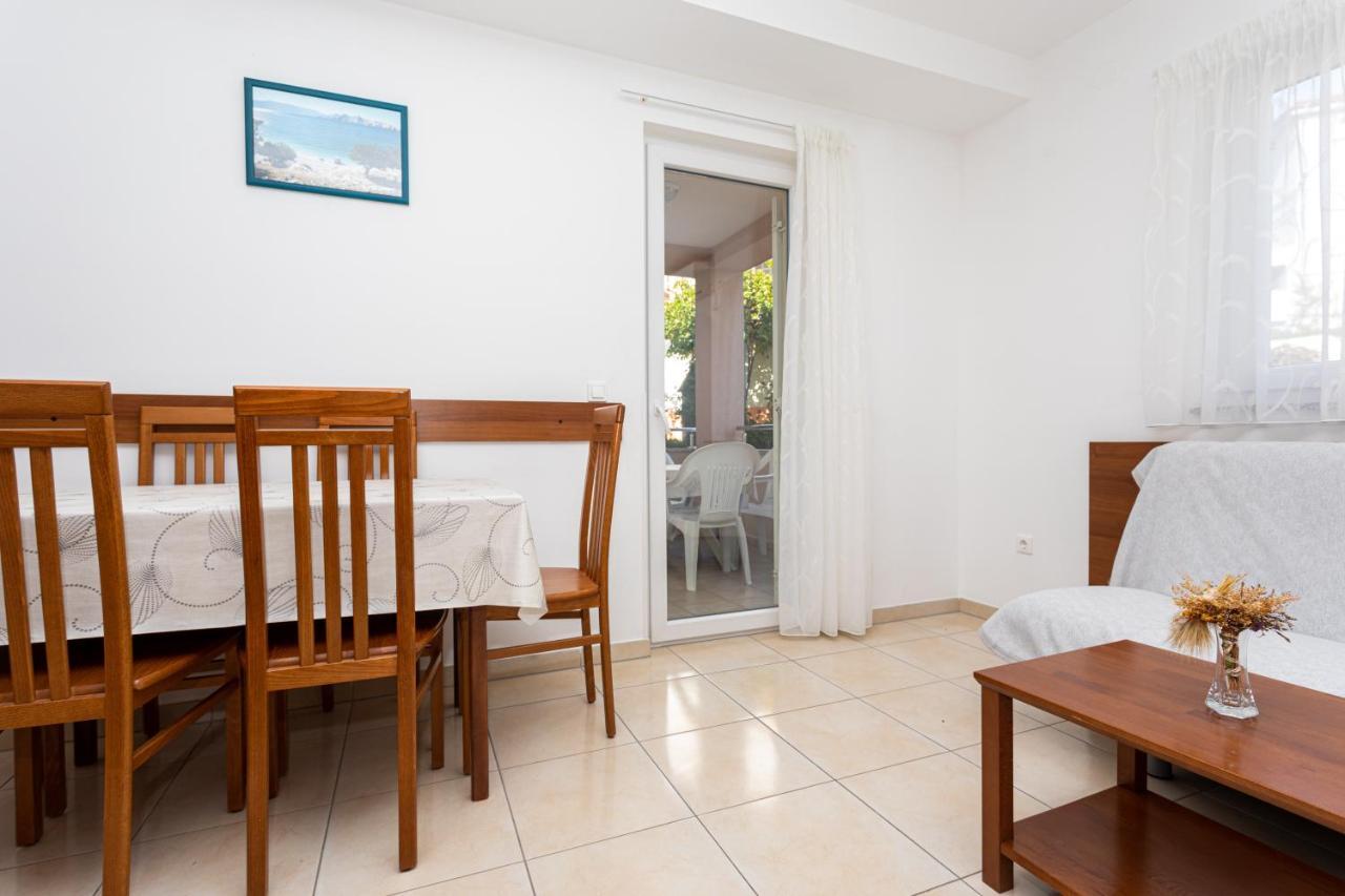 Apartments Crnekovic V Baska  Ngoại thất bức ảnh