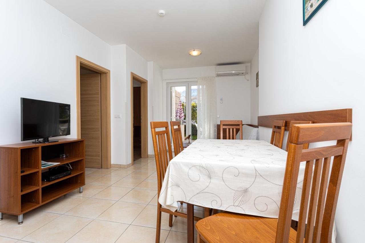 Apartments Crnekovic V Baska  Ngoại thất bức ảnh