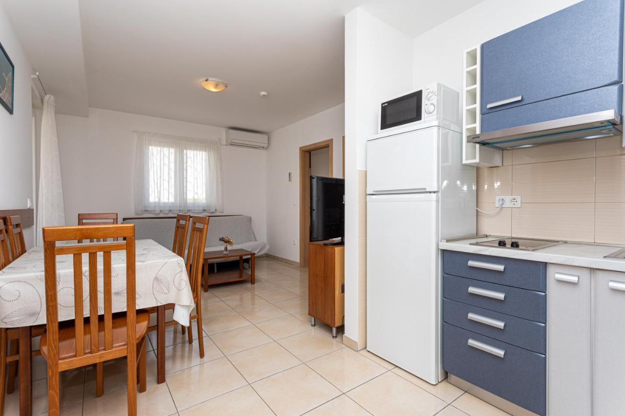 Apartments Crnekovic V Baska  Ngoại thất bức ảnh