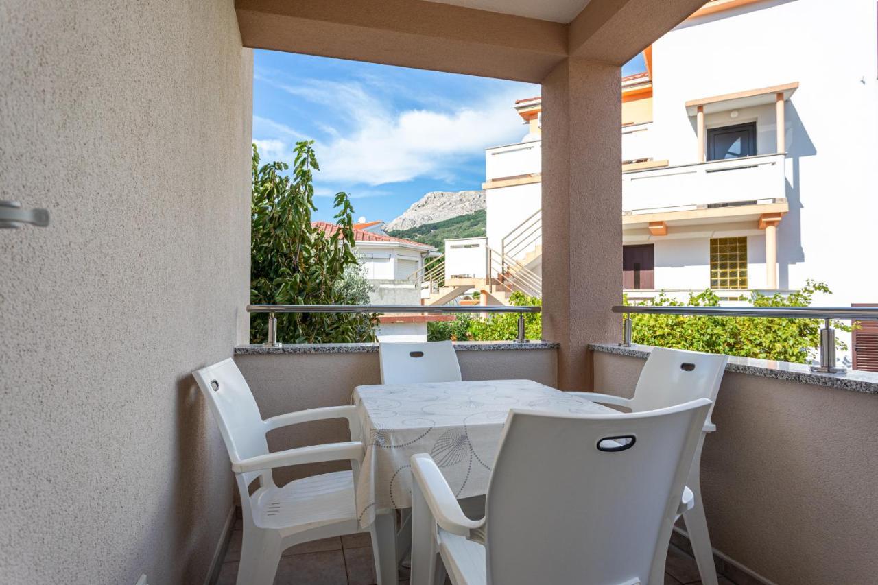 Apartments Crnekovic V Baska  Ngoại thất bức ảnh