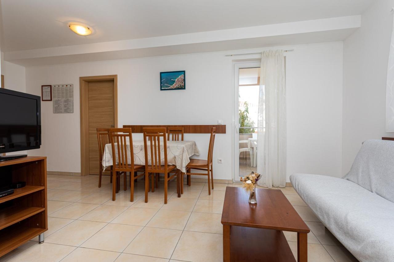 Apartments Crnekovic V Baska  Ngoại thất bức ảnh