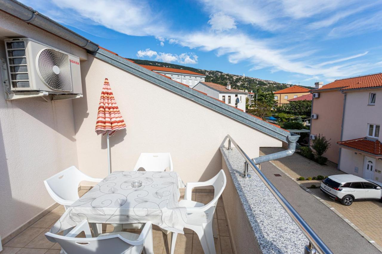 Apartments Crnekovic V Baska  Ngoại thất bức ảnh