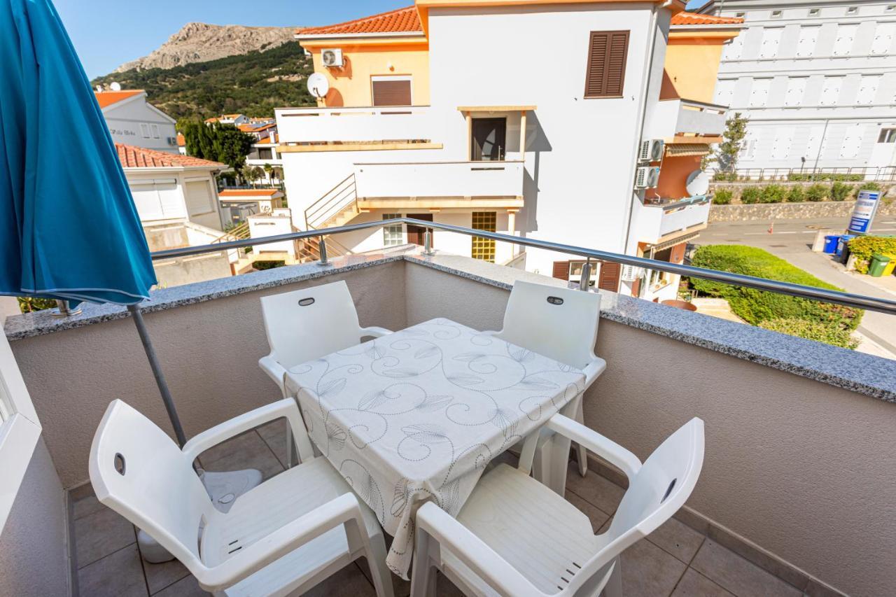 Apartments Crnekovic V Baska  Ngoại thất bức ảnh