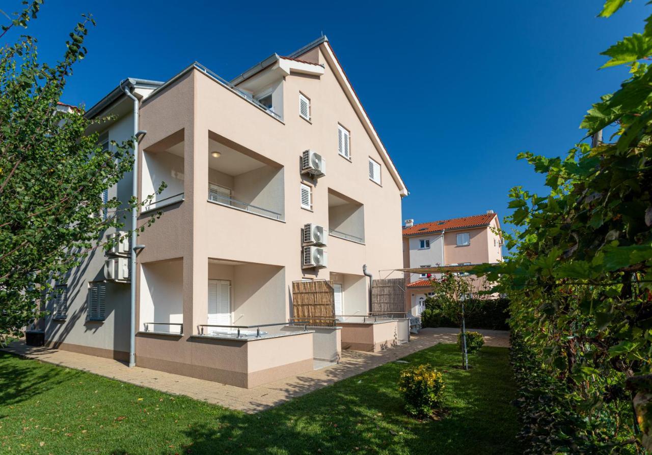 Apartments Crnekovic V Baska  Ngoại thất bức ảnh