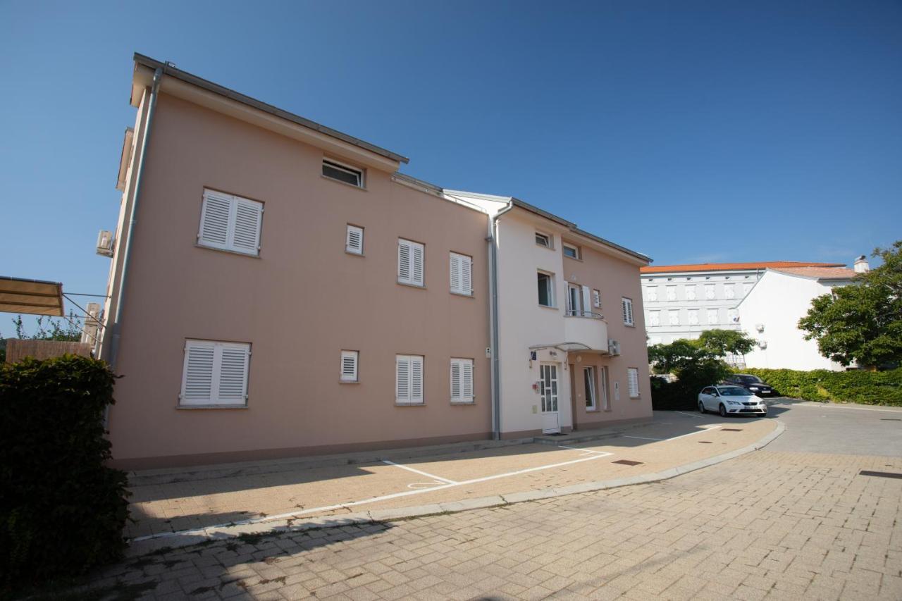 Apartments Crnekovic V Baska  Ngoại thất bức ảnh